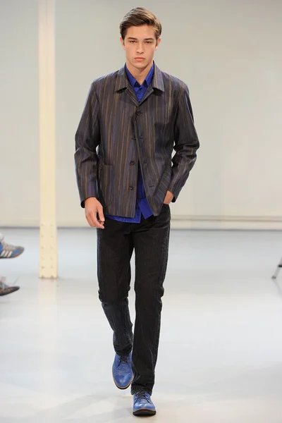 Look 18